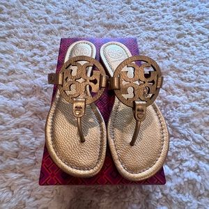 GOLD TORY BURCH SANDALS 🌟